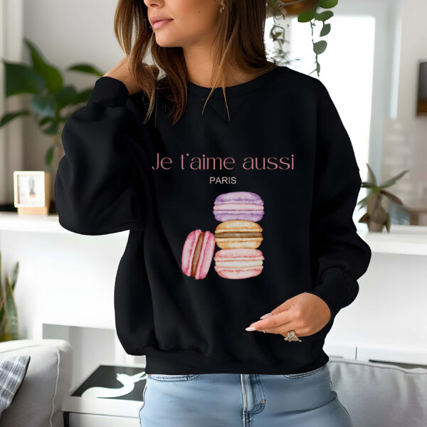 Black sweatshirt with Donuts Print & Je Taime aussi text – feminine and minimal, from Bhoomkins’ Sweatshirt collection