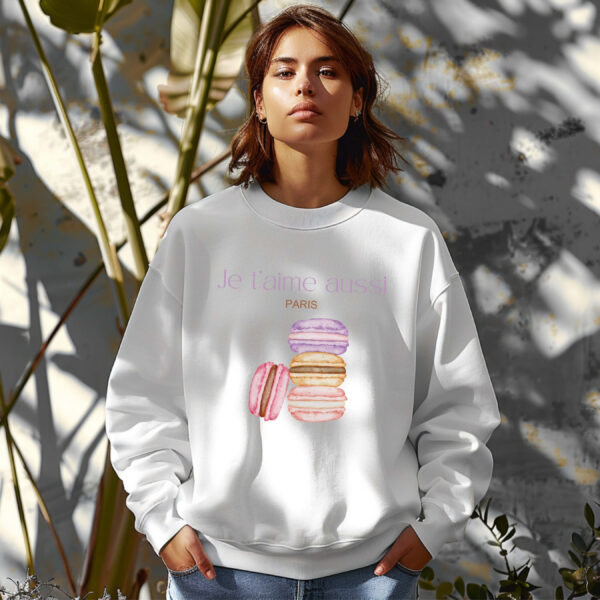 White sweatshirt with Donuts Print & Je Taime aussi text – feminine and minimal, from Bhoomkins’ Sweatshirt collection